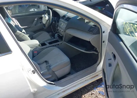 2011 Toyota Camry Le z USA, uszkodzony, nr VIN 4T1BF3EK4BU739849